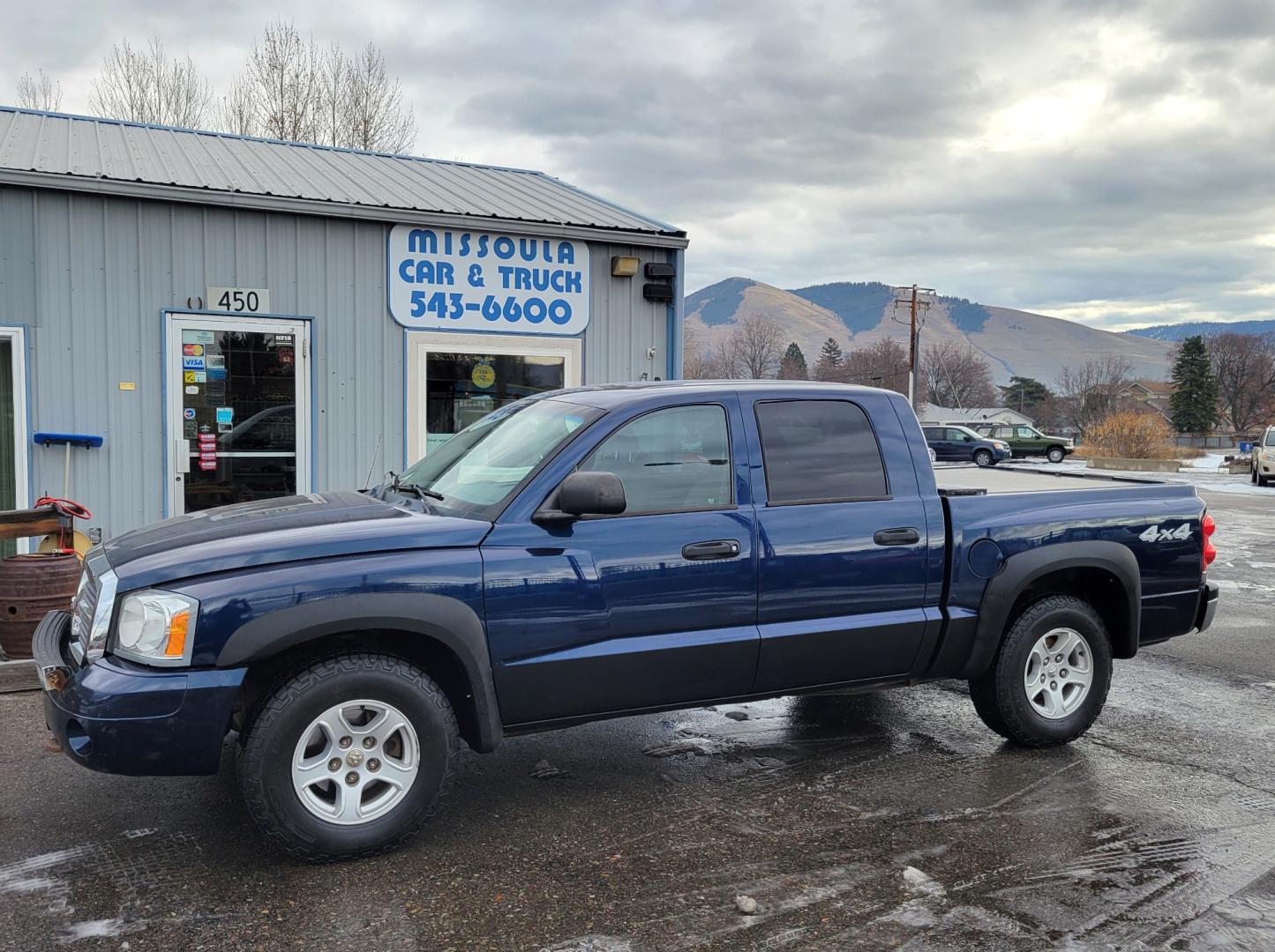 2006 Blue /Tan Dodge Dakota (1D7HW48N26S) with an 4.7L V8 engine, Automatic transmission, located at 450 N Russell, Missoula, MT, 59801, (406) 543-6600, 46.874496, -114.017433 - Great Running 4 Wheel Drive. Air. Cruise. Tilt. Power Windows and Locks. Power Drivers Seat. Newer Tires. Hard Cover over the Bed. - Photo#0